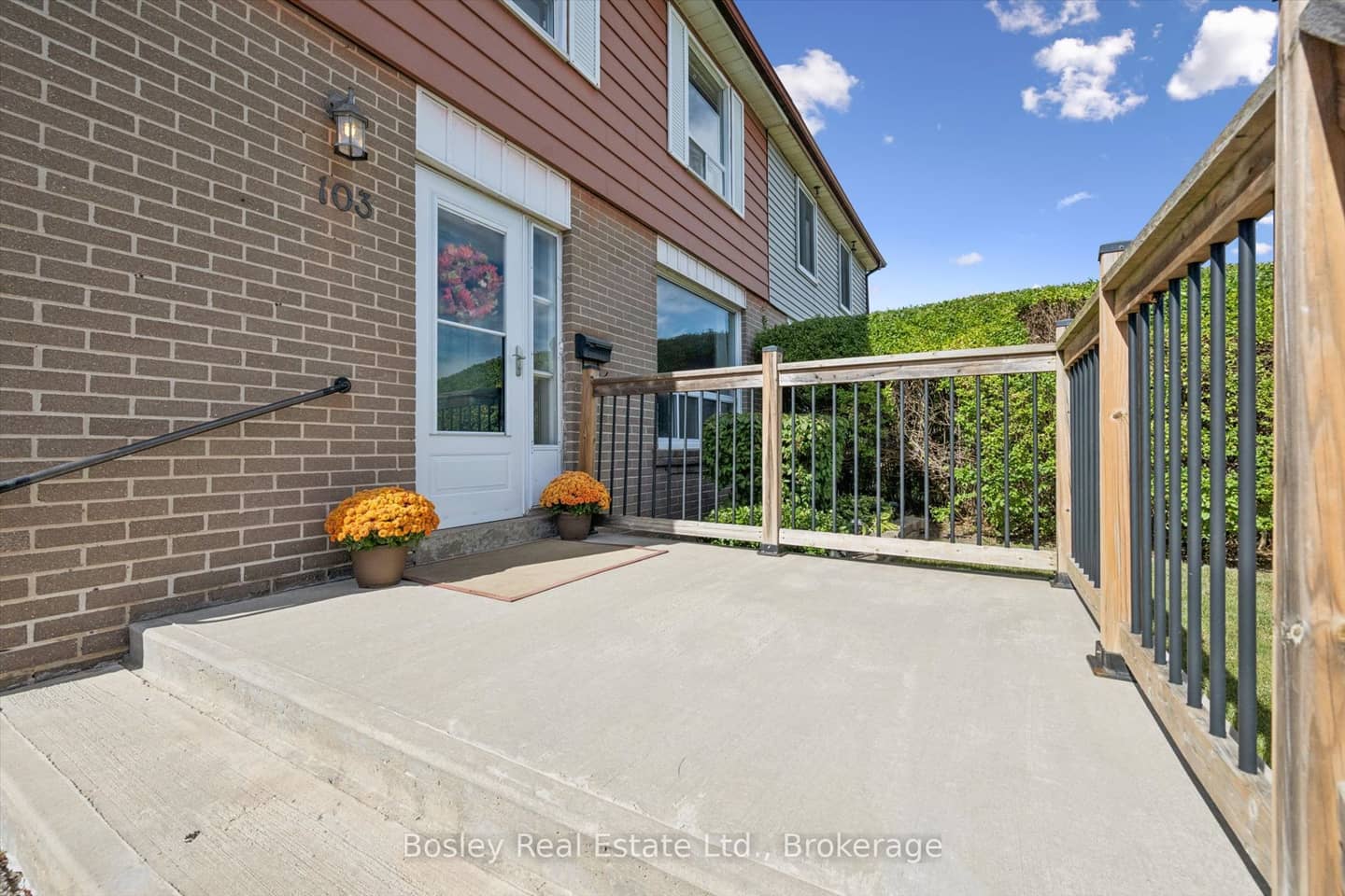 103 Folkstone Crescent, Brampton, ON L6T 3M4