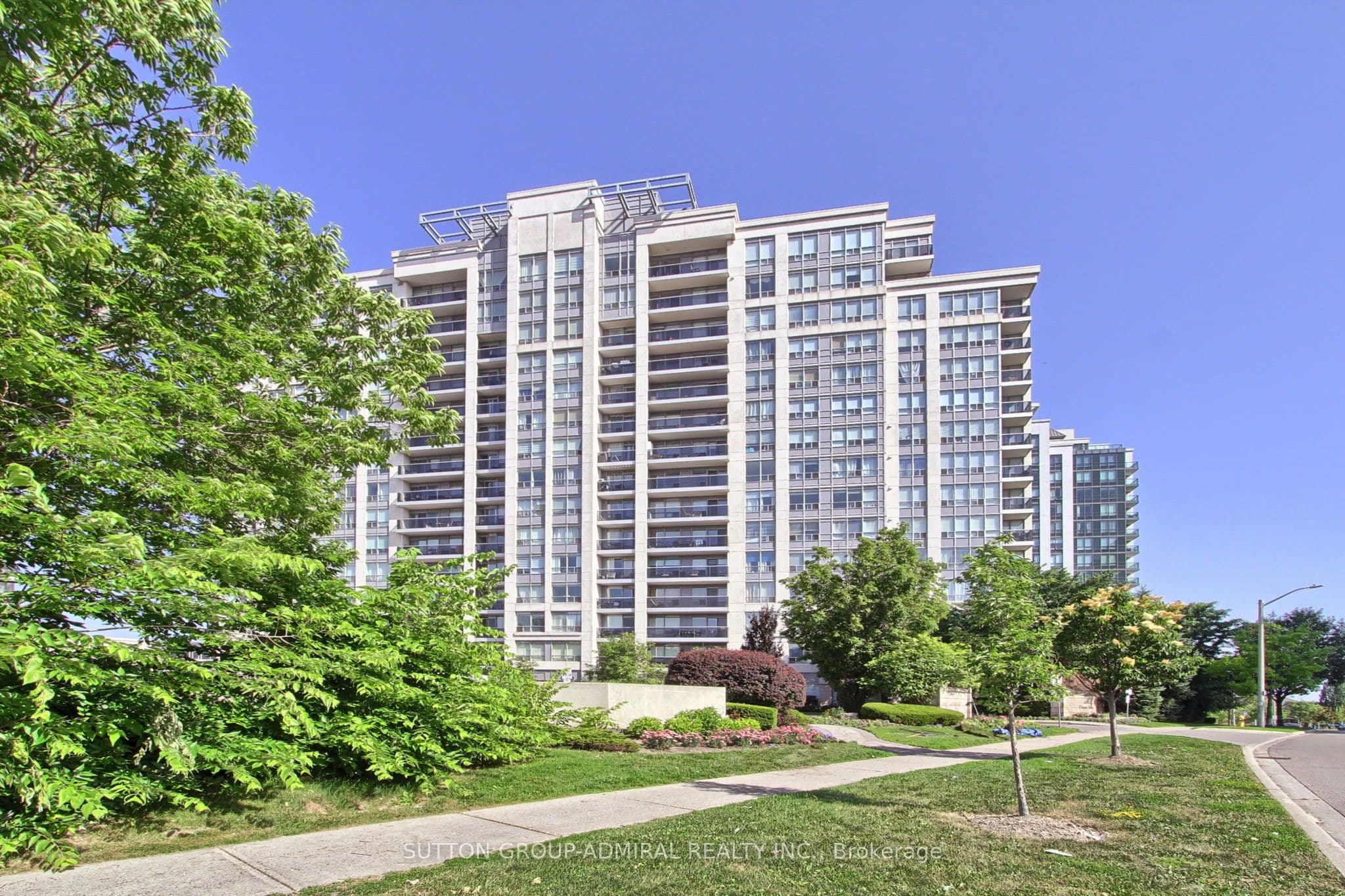 50 DISERA Drive 905, Vaughan, ON L4J 9G1