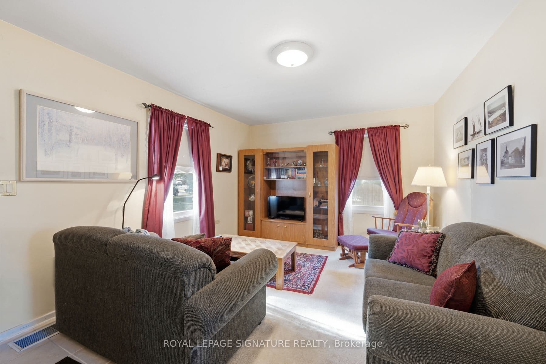 15 Kemp Square, Toronto, ON M6M 2V5