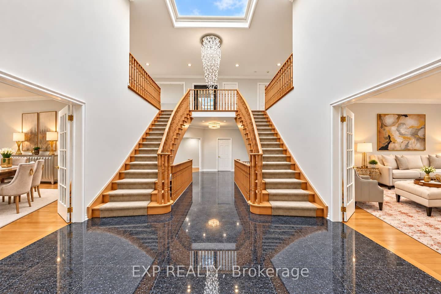 2 Shallmar Gardens, Richmond Hill, ON L4B 3G4