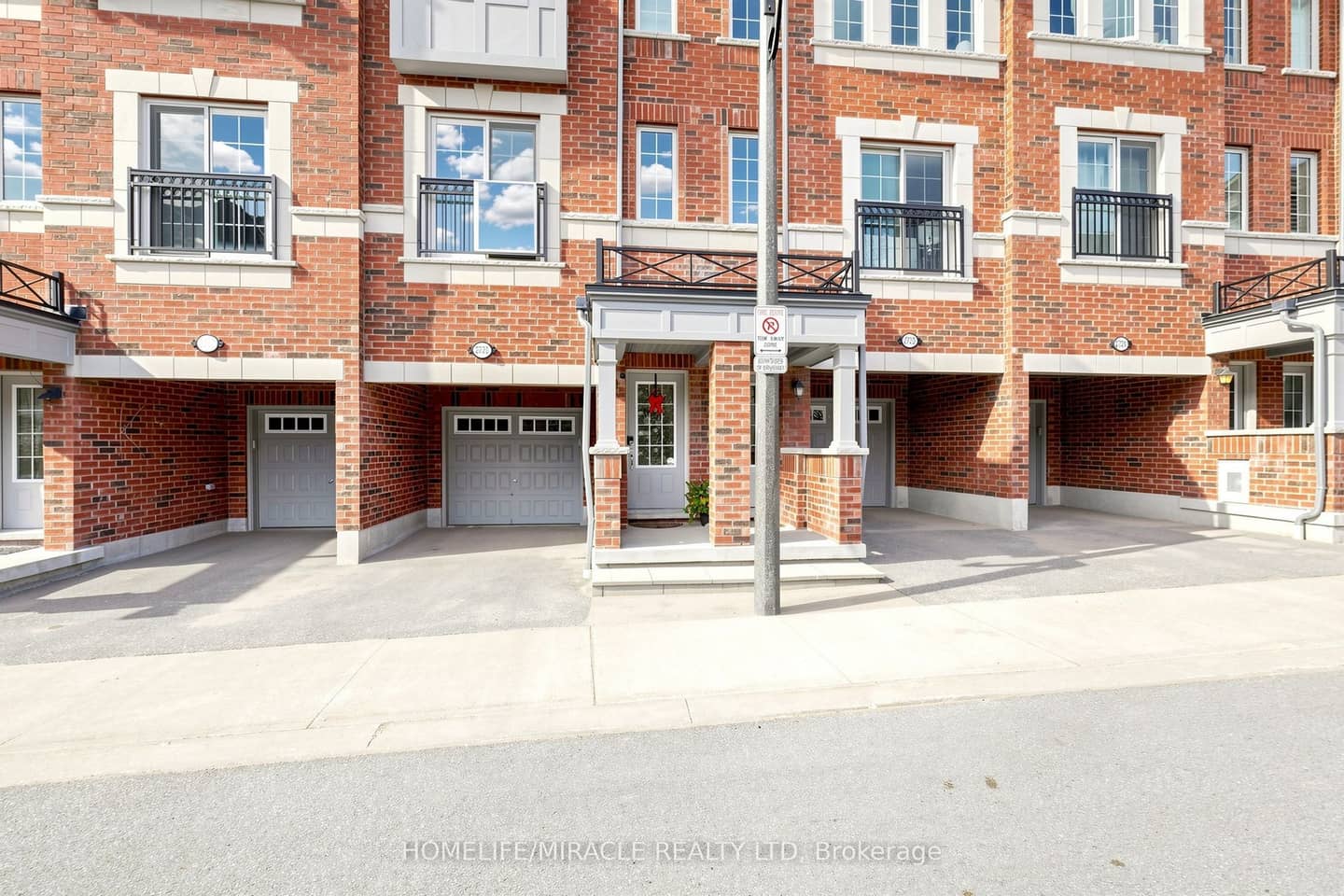 2725 Deputy Minister Path, Oshawa, ON L1L 0M7