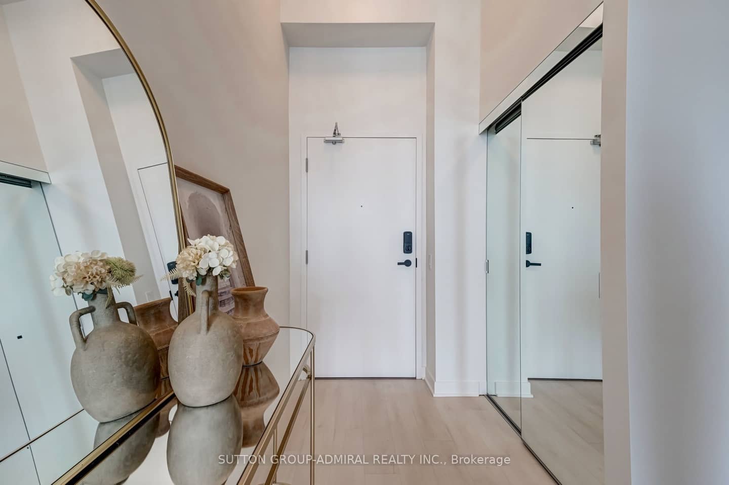 3900 Confederation Parkway 2401, Mississauga, ON L5B 0M3