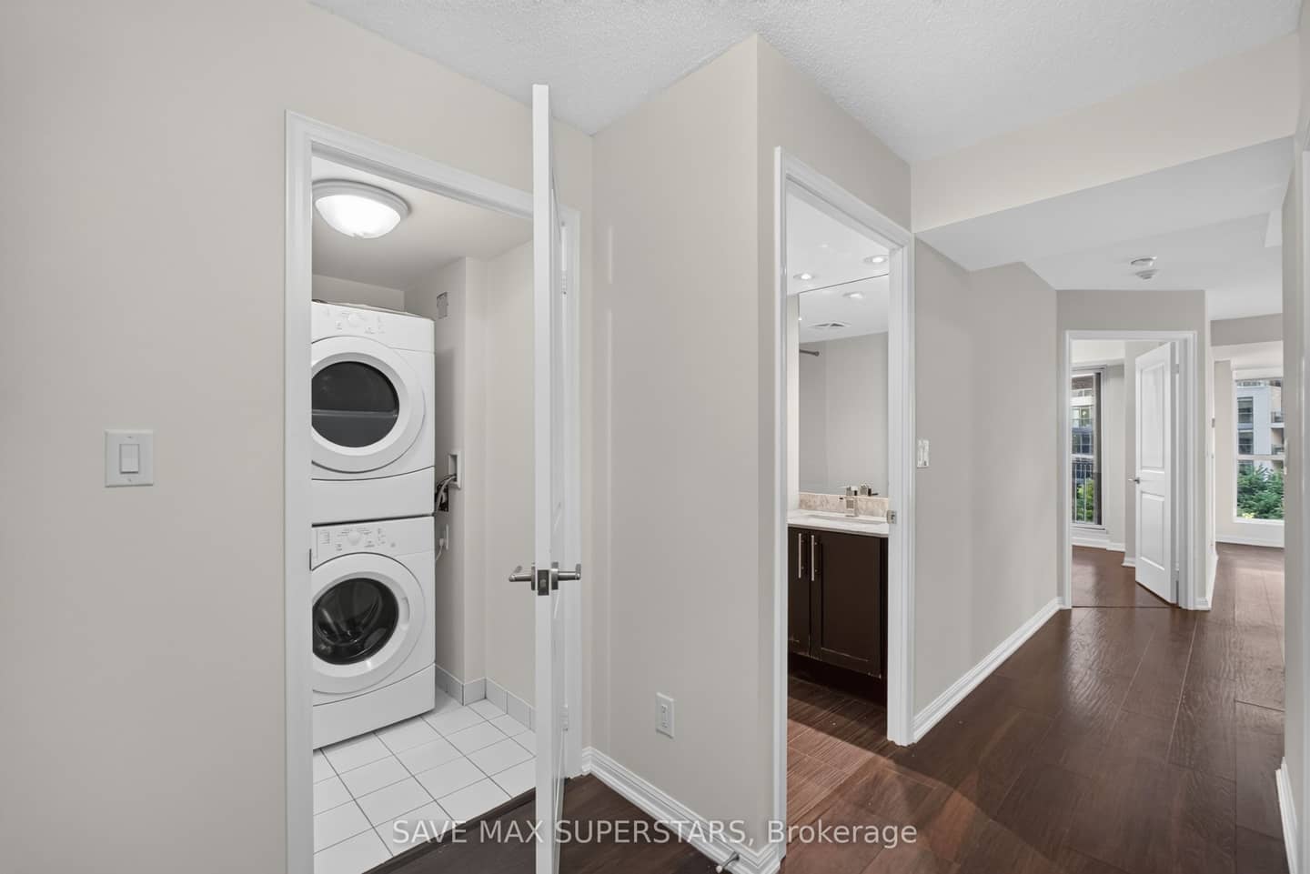35 Bastion Street 714, Toronto, ON M5V 0C2