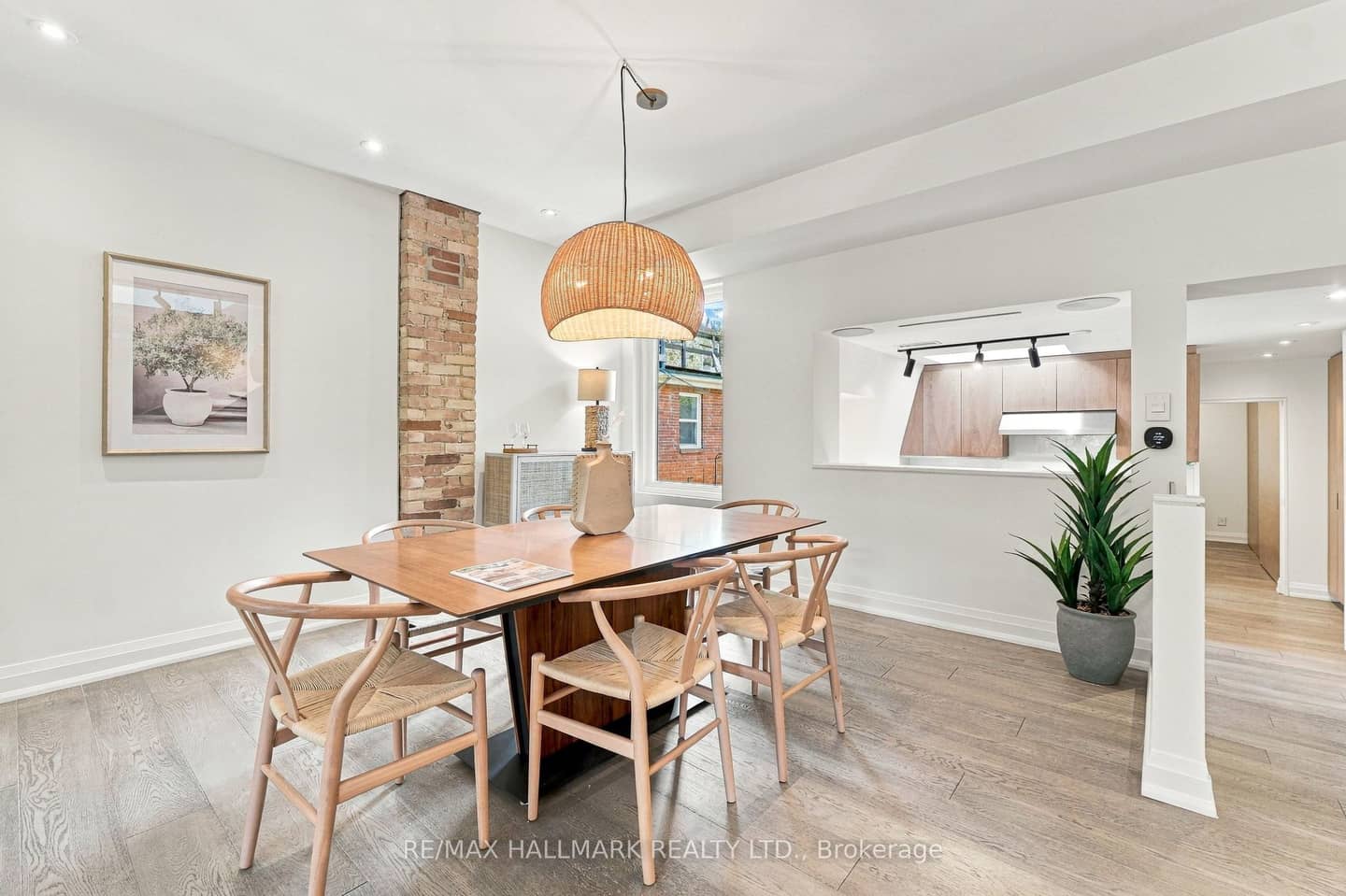 10 Earl Street, Toronto, ON M4Y 1M3