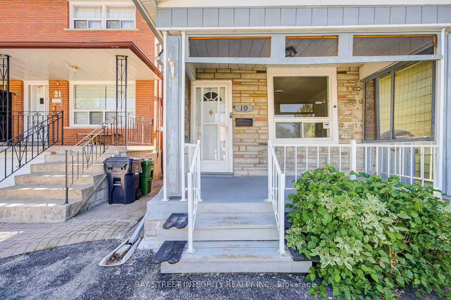 19 Robinson Avenue, Toronto, ON M1L 3S8