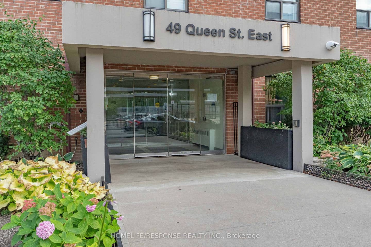 49 Queen Street E 103, Mississauga, ON L5G 4N6