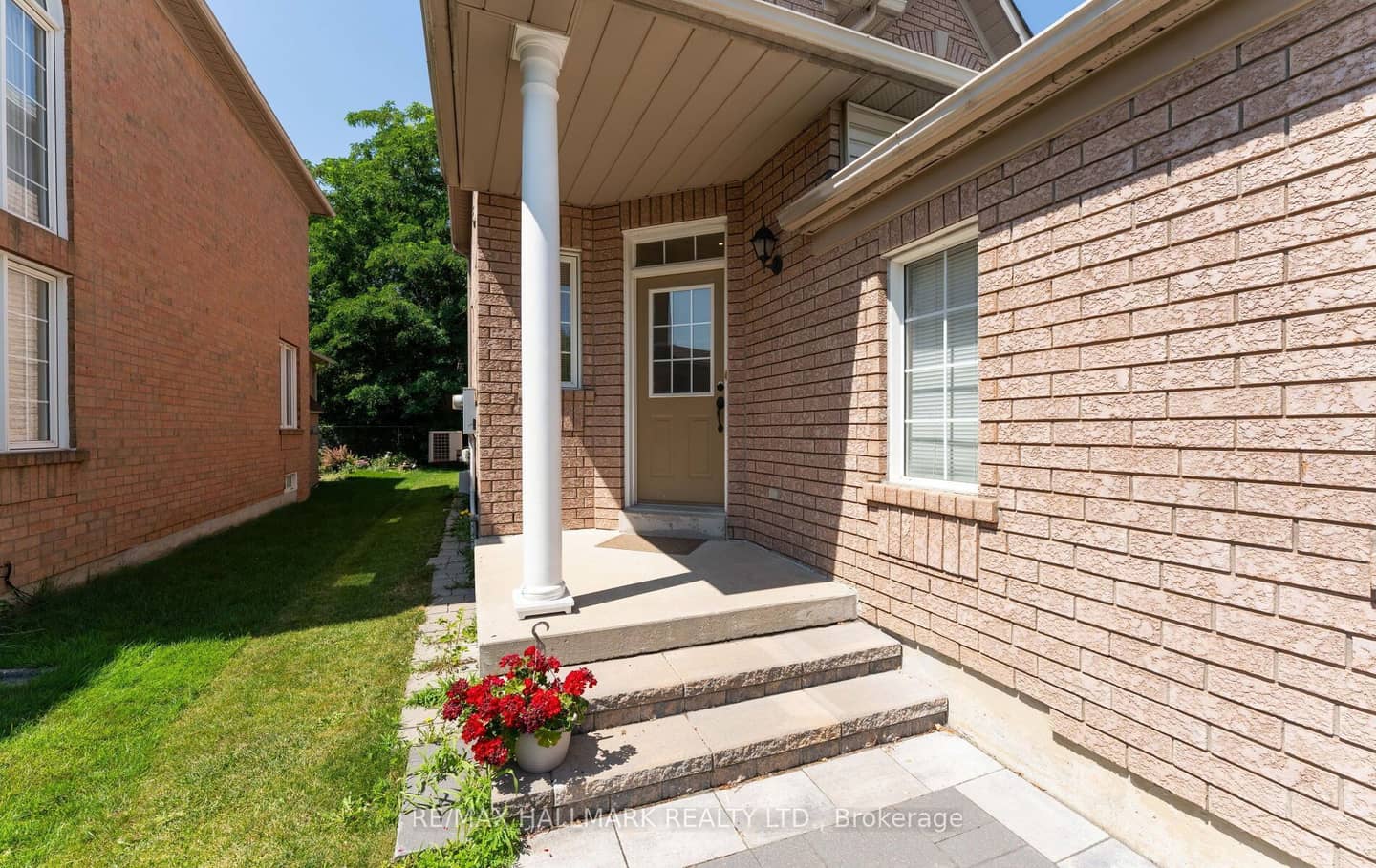 17 Rushingbrook Drive, Richmond Hill, ON L4S 1W6