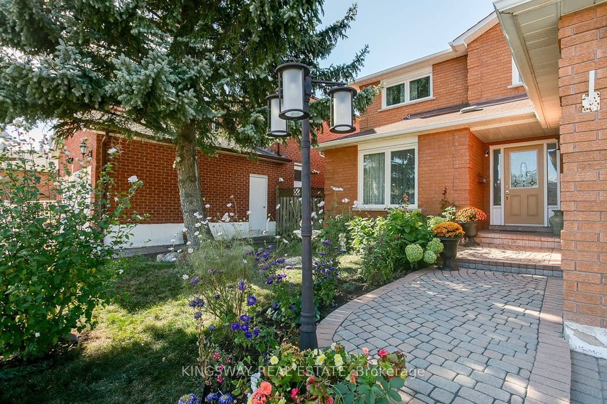 407 Glenashton Drive, Oakville, ON L6H 4V7
