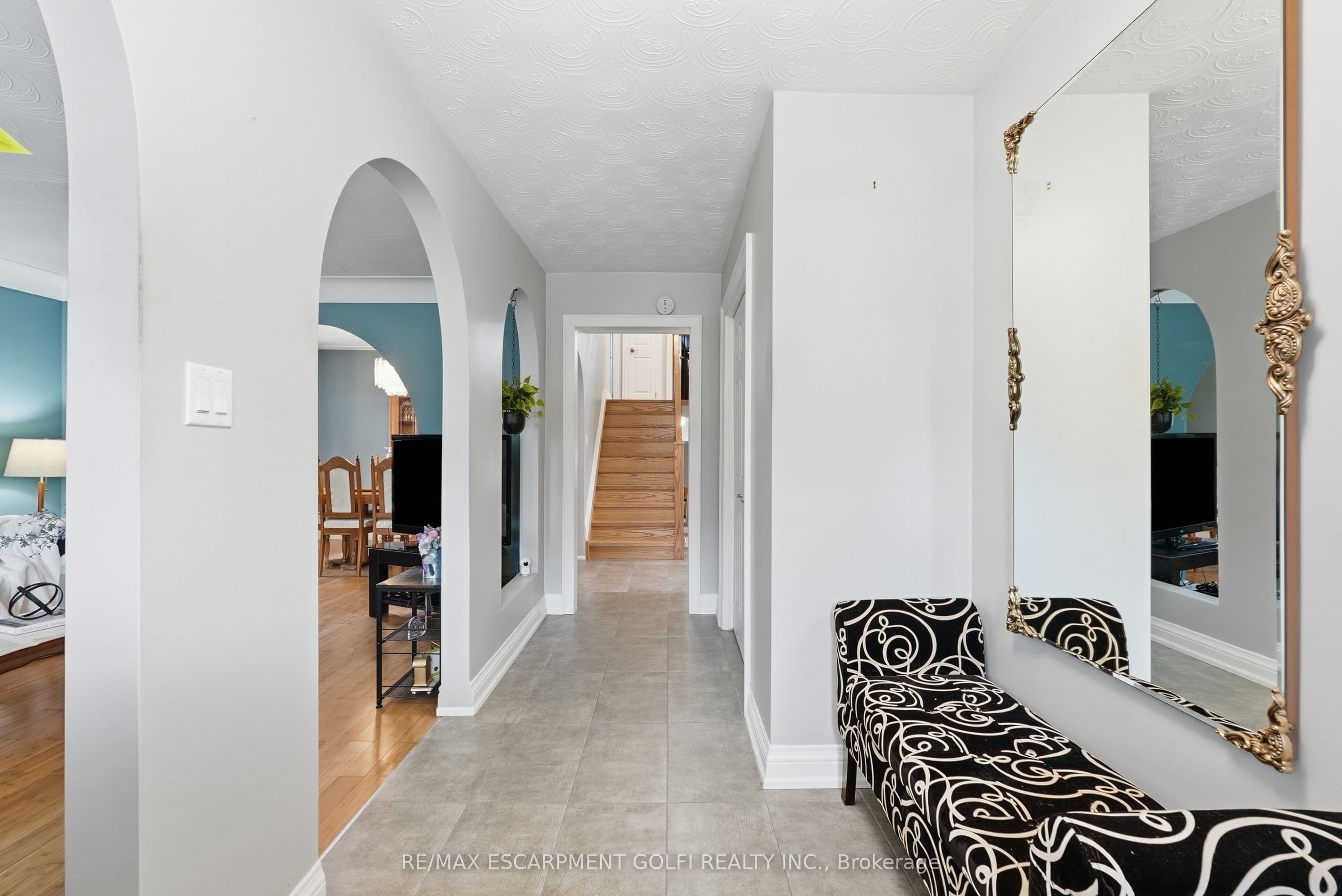 377 Carson Drive, Hamilton, ON L8T 4T8