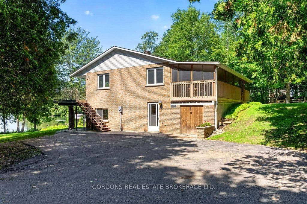 2950 R29, Rideau Lakes, ON K0G 1V0