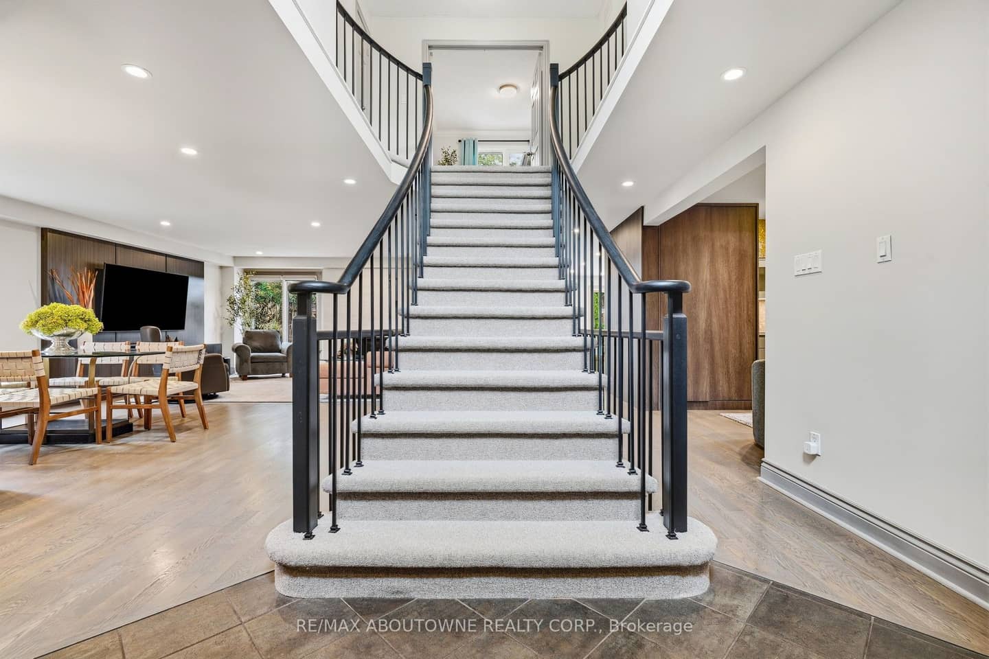 2747 Teak Crescent, Oakville, ON L6J 7M7