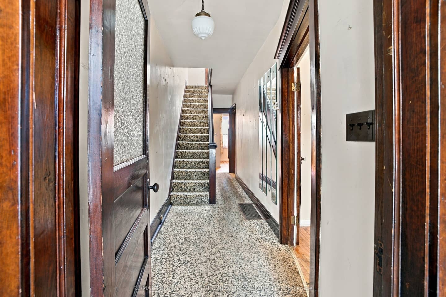 172 Quebec Avenue, Toronto, ON M6P 2T8