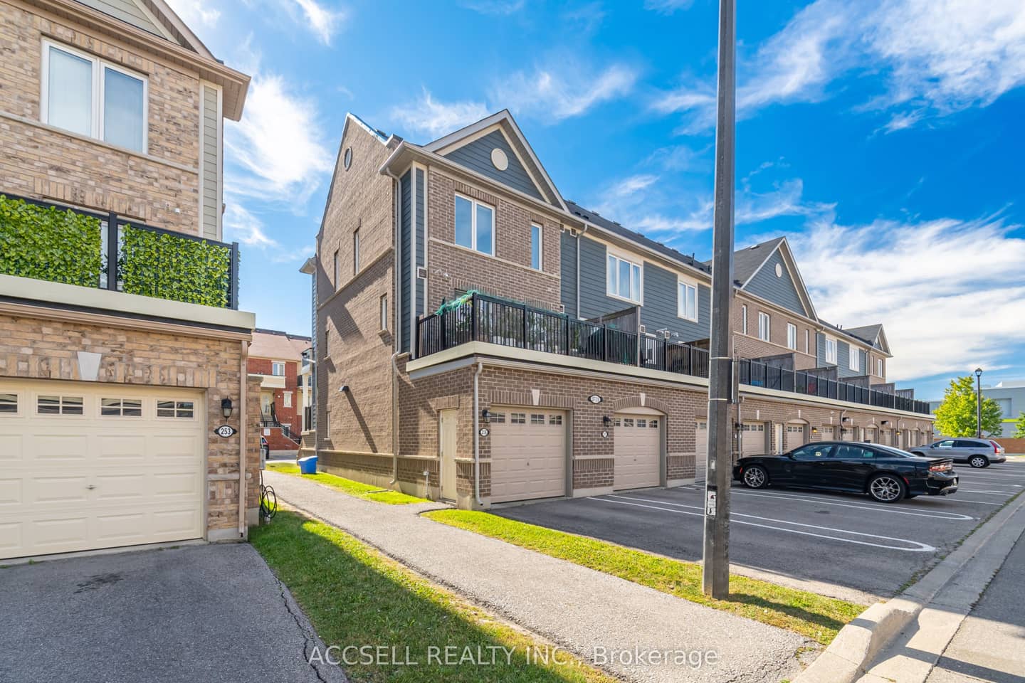 250 Sunny Meadow Boulevard 218, Brampton, ON L6R 3Y7