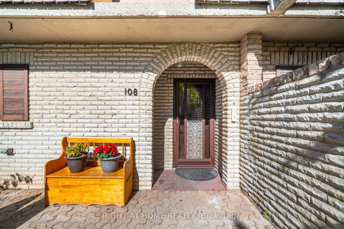 1250 Mississauga Valley Boulevard 108, Mississauga, ON L5A 3R6