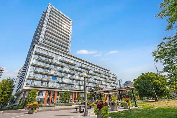 90 Stadium Road 911, Toronto, ON M5V 3W5