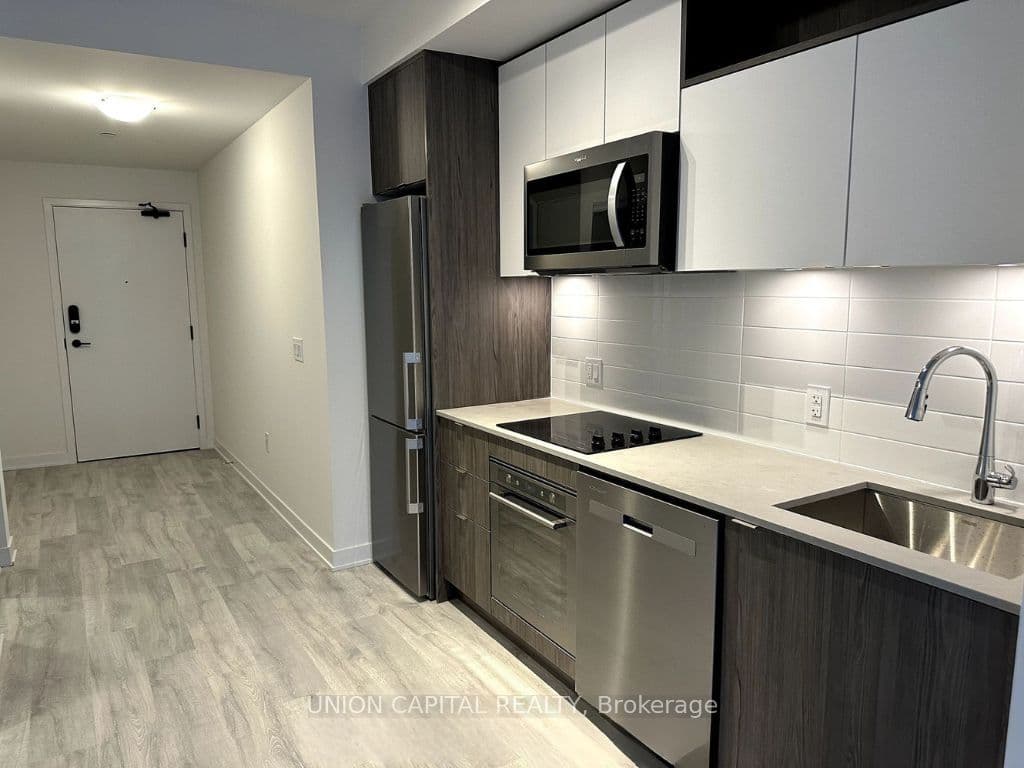 60 Princess Street 831, Toronto, ON M5A 2C7
