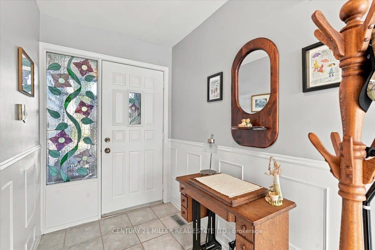 2044 Coral Crescent, Burlington, ON L7P 3K5