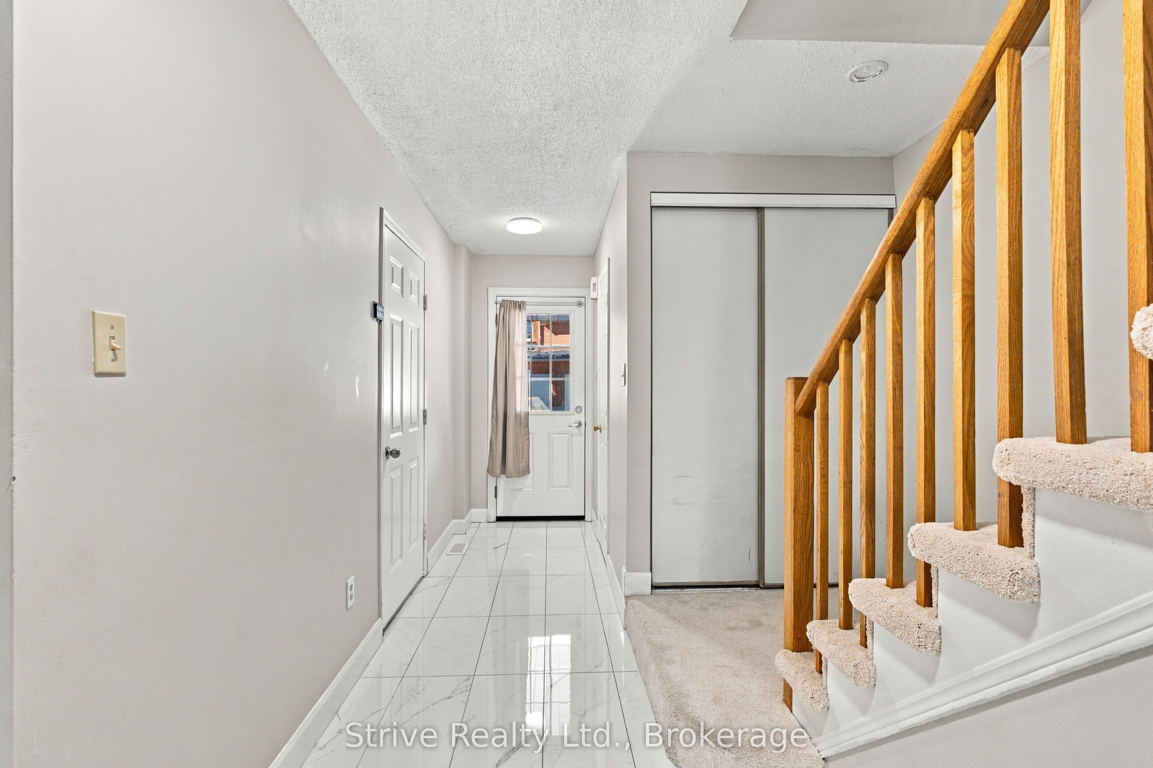 10 Bassett Boulevard E 174, Whitby, ON L1N 9C7