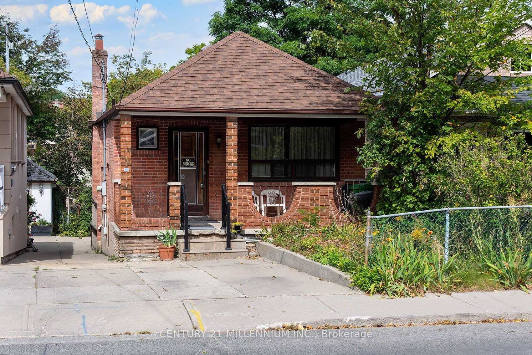 16 Rochdale Avenue, Toronto, ON M6E 1X2