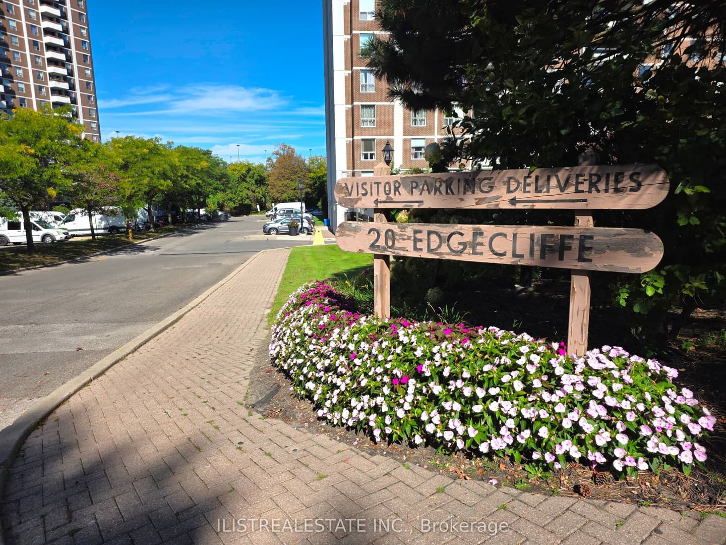 20 EDGECLIFFE Golfway 1808, Toronto, ON M3C 3A4