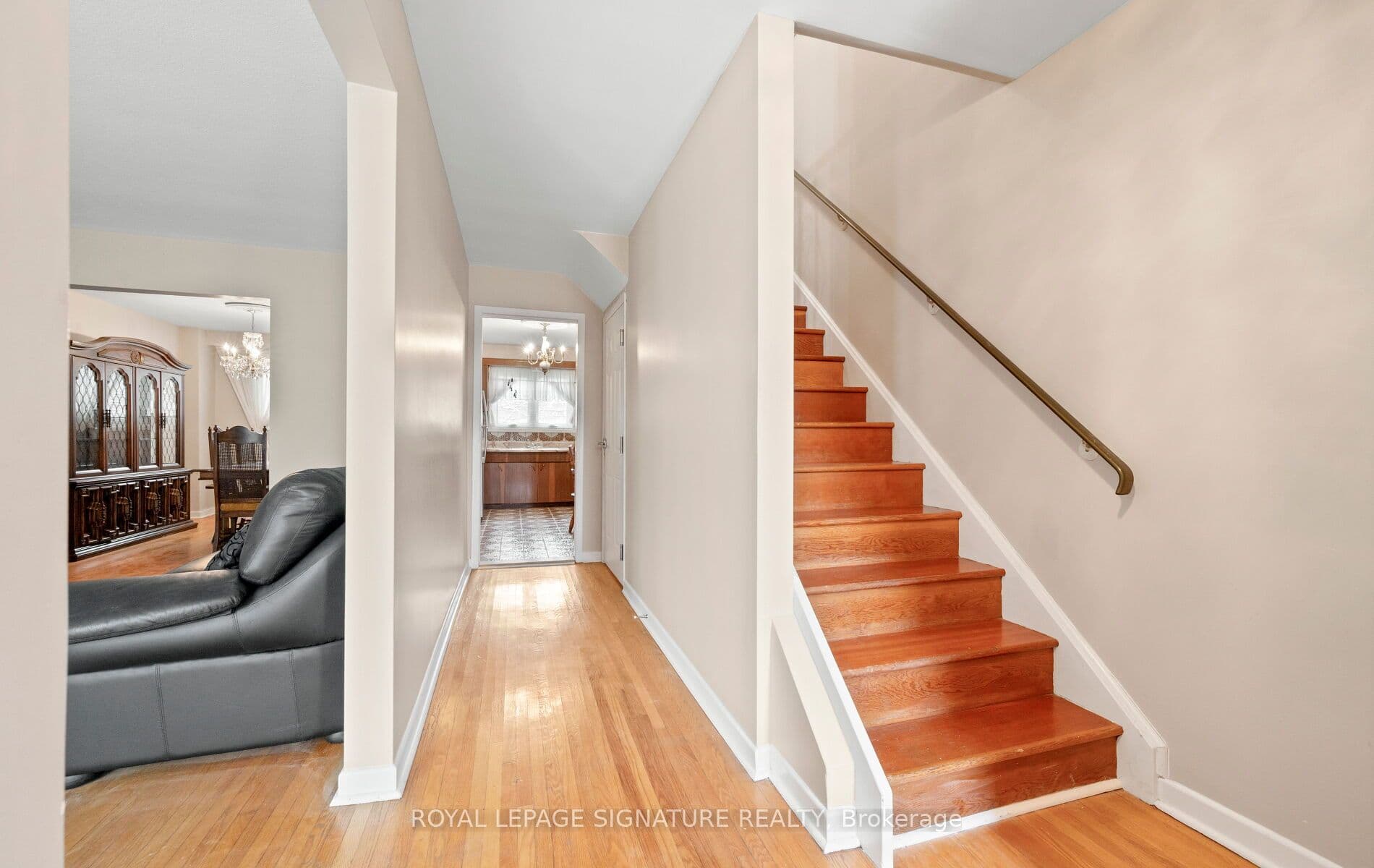 1142 Alexandra Avenue, Mississauga, ON L5E 2A5