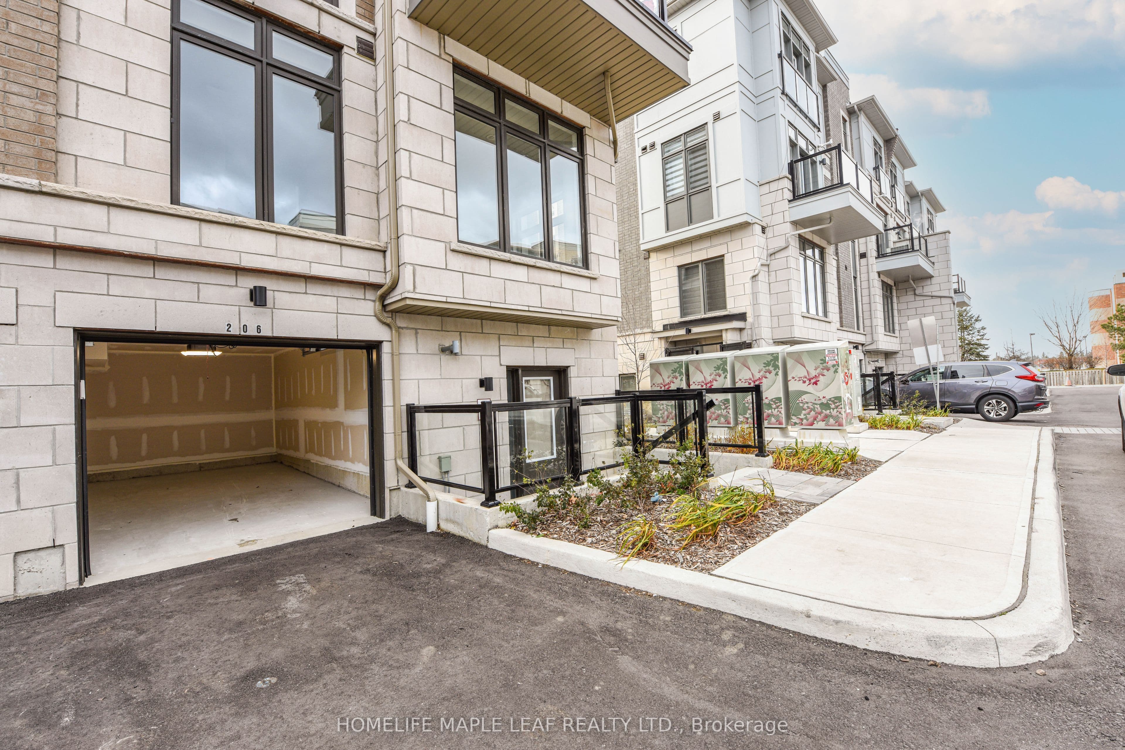 30 Halliford Place 206, Brampton, ON L6P 4R1