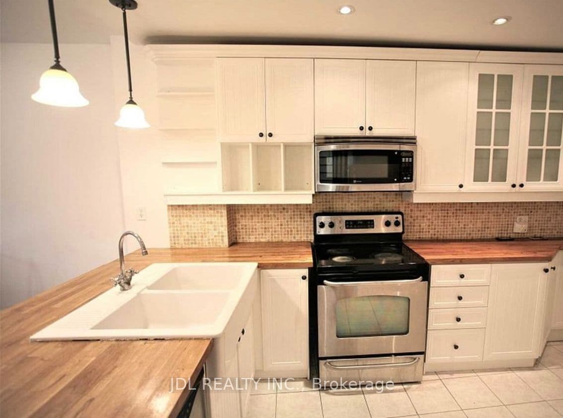 298 Robert St Street One Bedroom Main Floor, Toronto, ON M5S 2K8