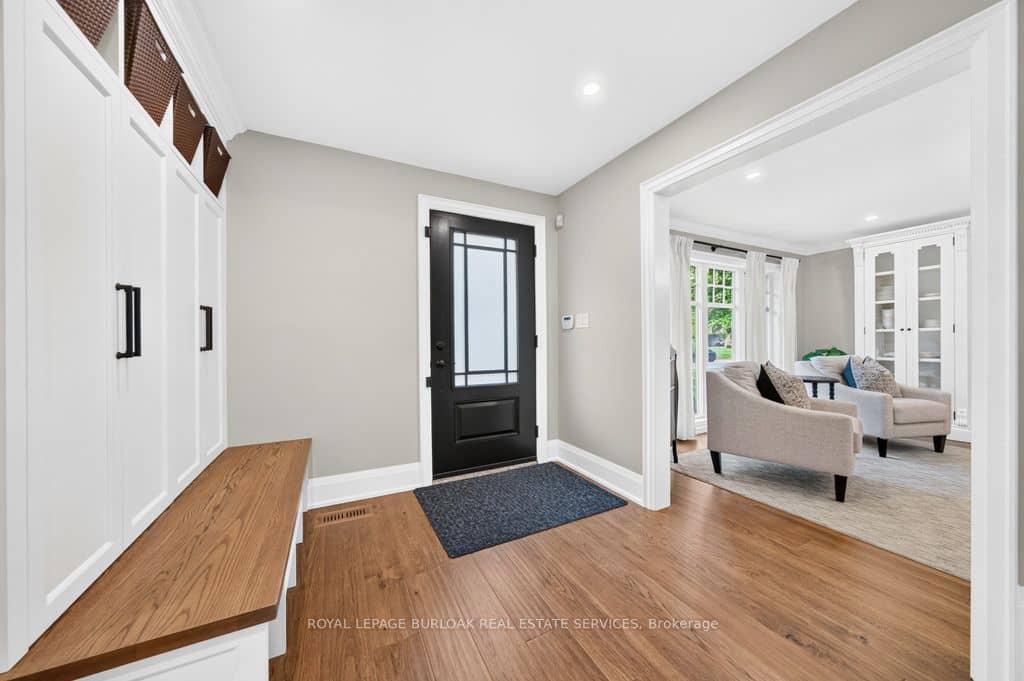 385 Rosslyn Drive, Burlington, ON L7T 1S6