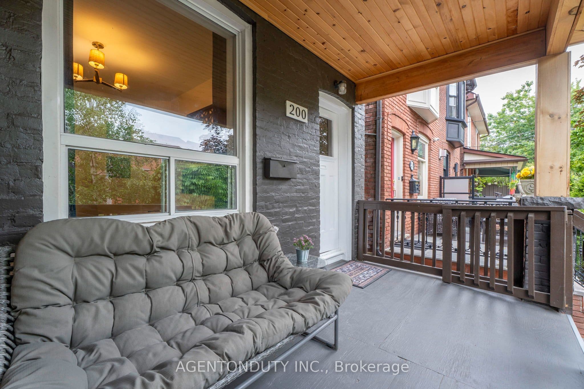 200 St Helen's Avenue, Toronto, ON M6H 4A1