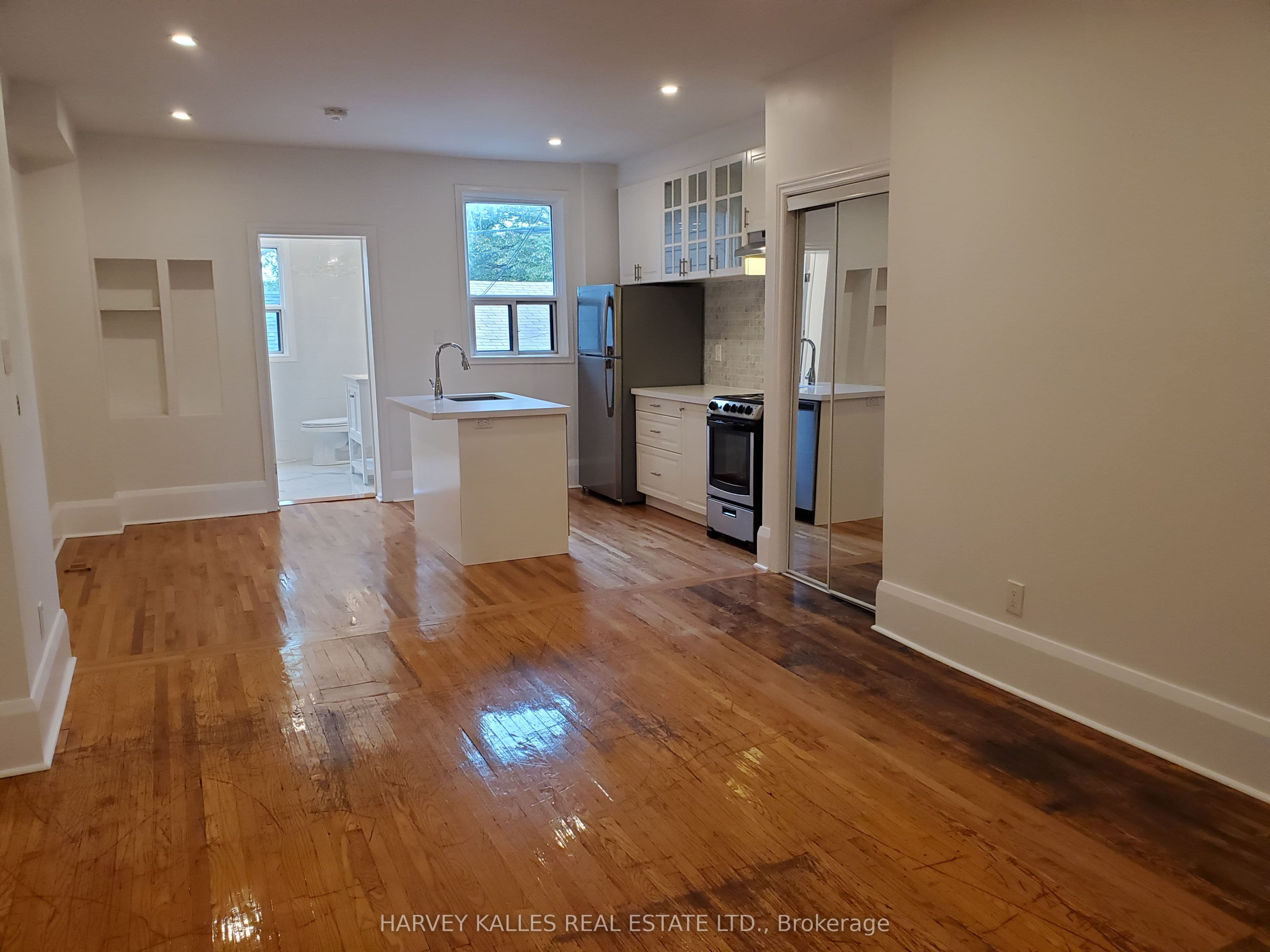 1300 Lansdowne Avenue Main, Toronto, ON M6K 2V9