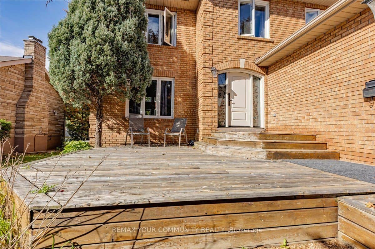 76 Riverglen Drive, Georgina, ON L4P 2R1