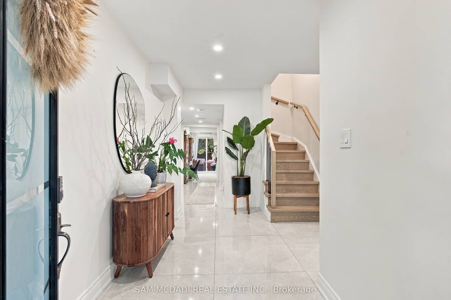 25 Premium Way, Mississauga, ON L5B 1A1