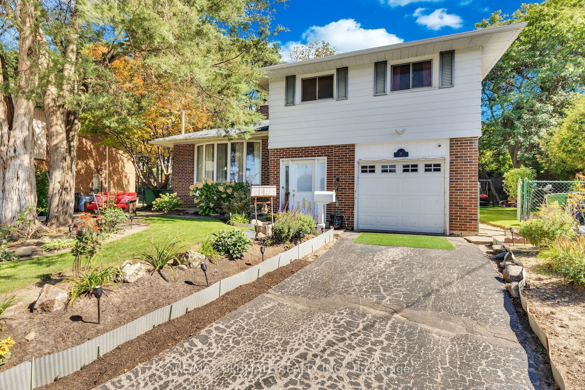 12 Petal Court, Toronto, ON M4A 1V8