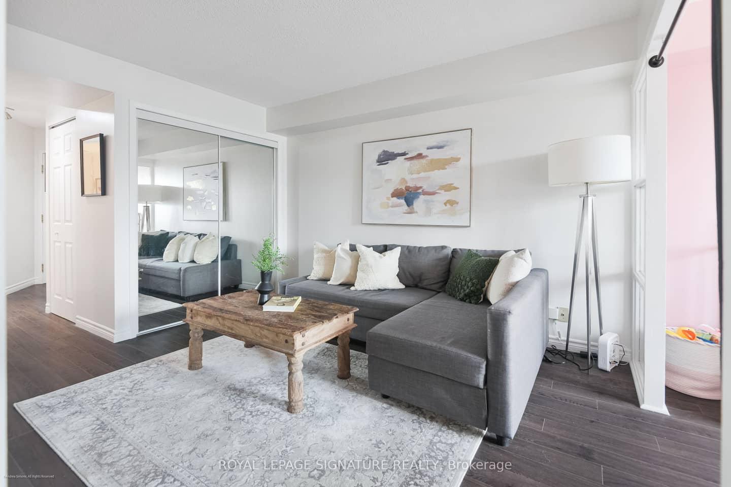 456 College Street 415, Toronto, ON M6G 4A3