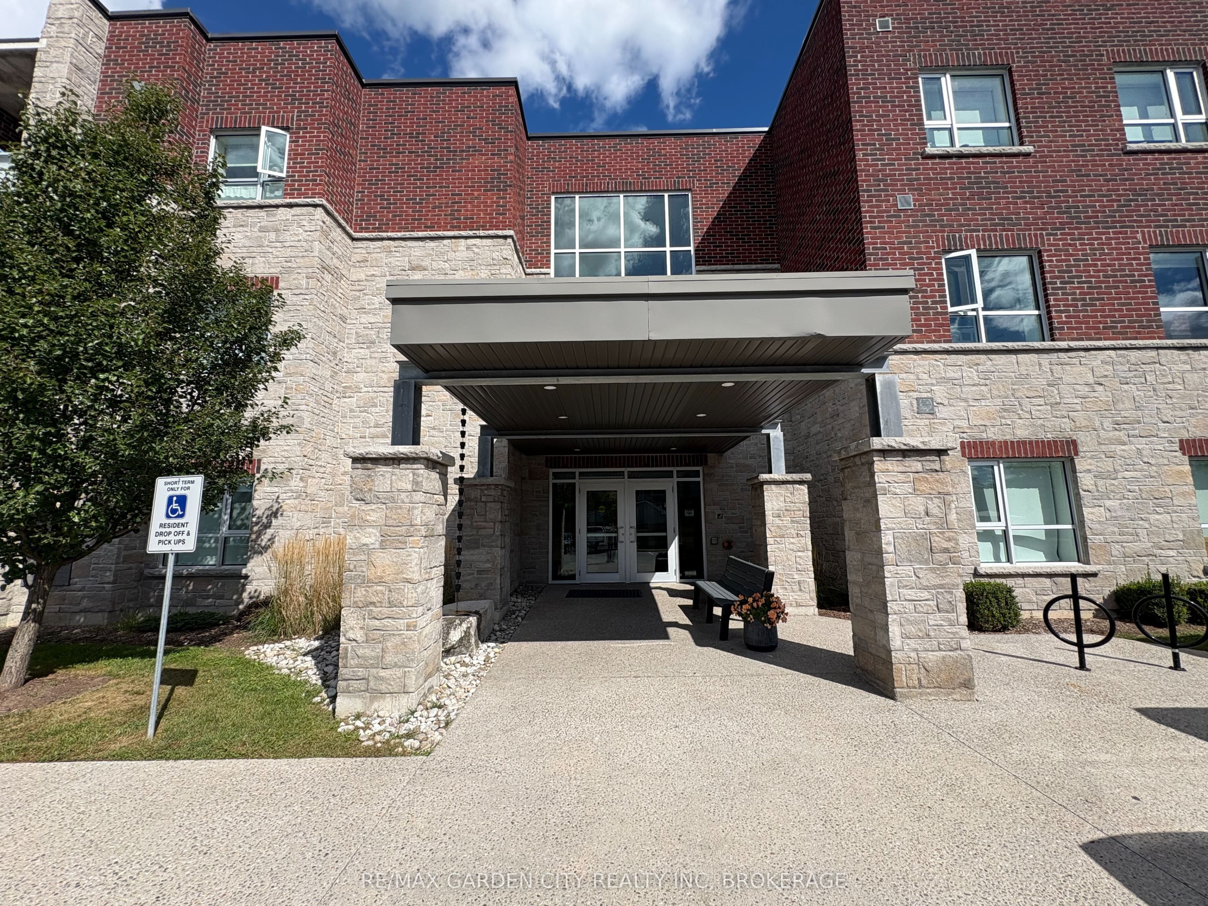 529 South Pelham Road 304, Welland, ON L3C 0H7