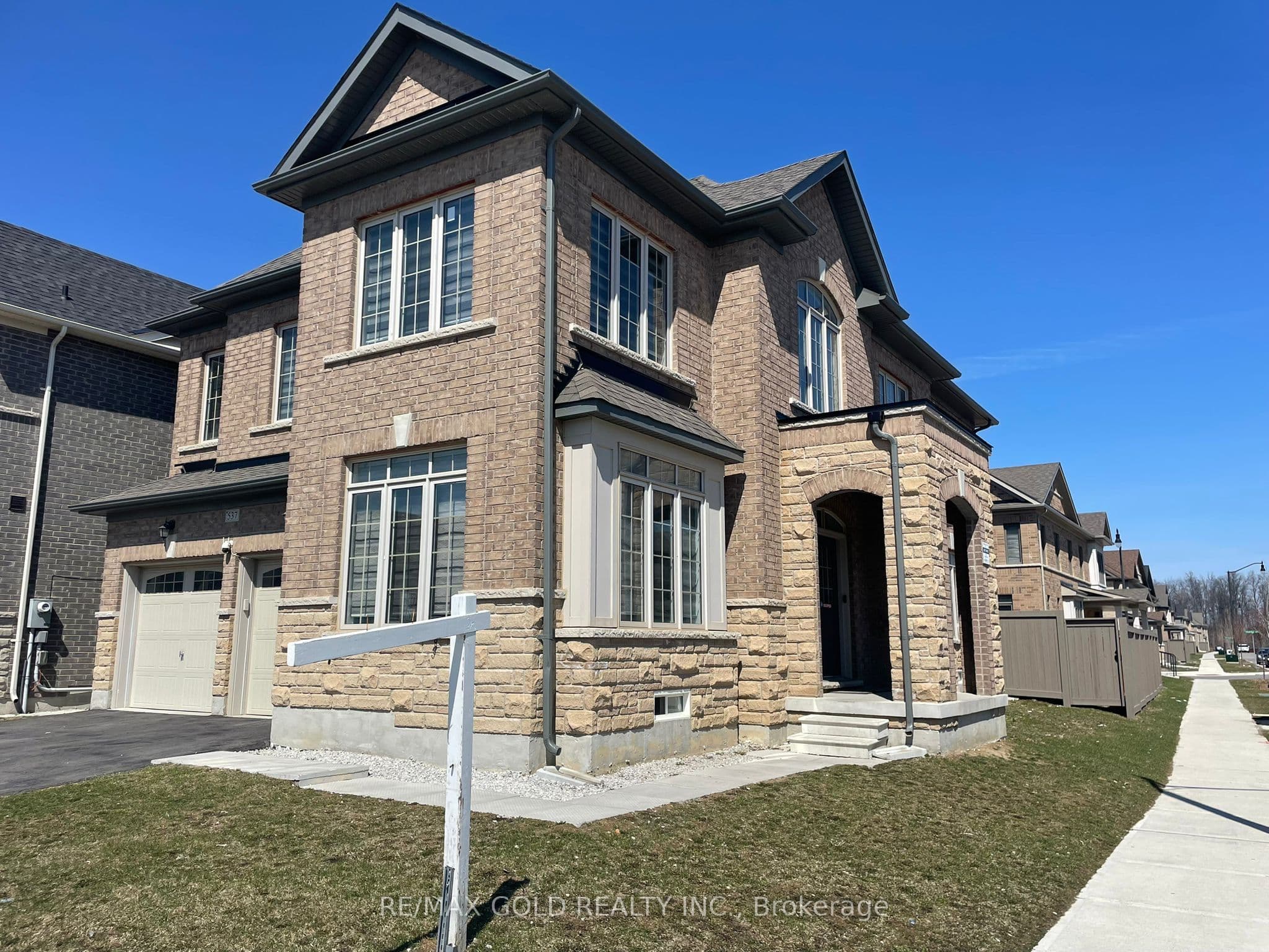 537 Veterans Drive, Brampton, ON L7A 0C4