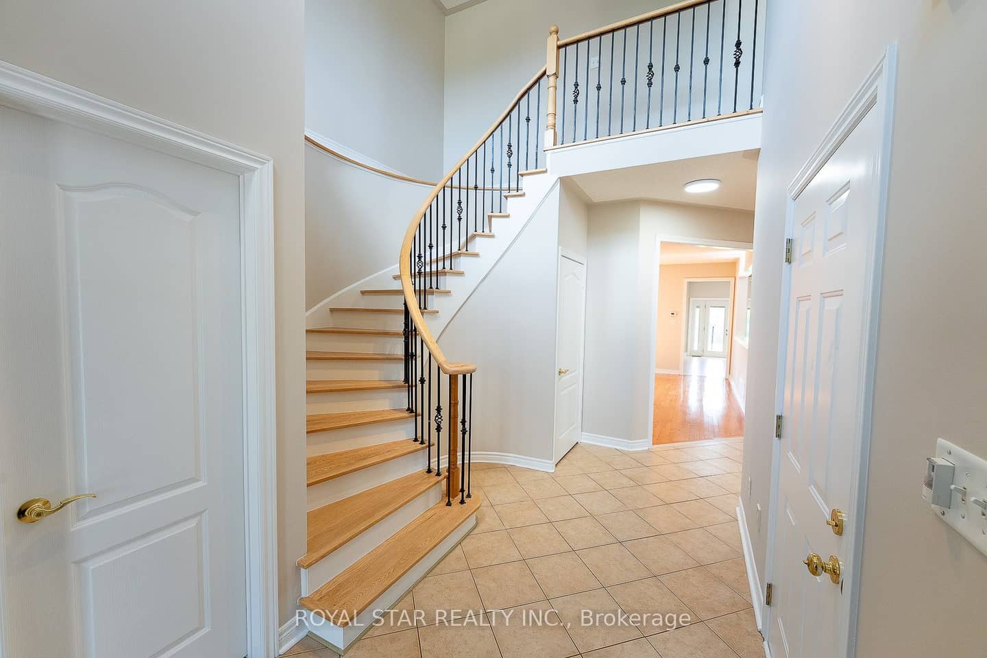 6782 Kazoo Court, Mississauga, ON L5W 1T4