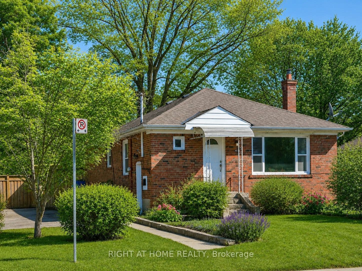 48 Loney Avenue, Toronto, ON M3L 1E9
