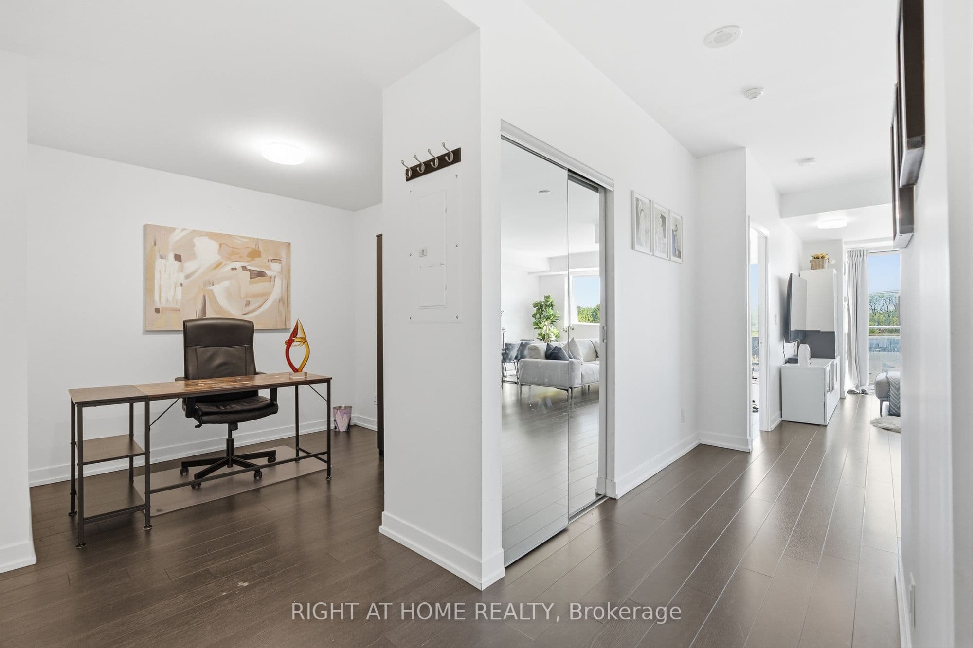 5101 Dundas Street W 411, Toronto, ON M9A 5G8