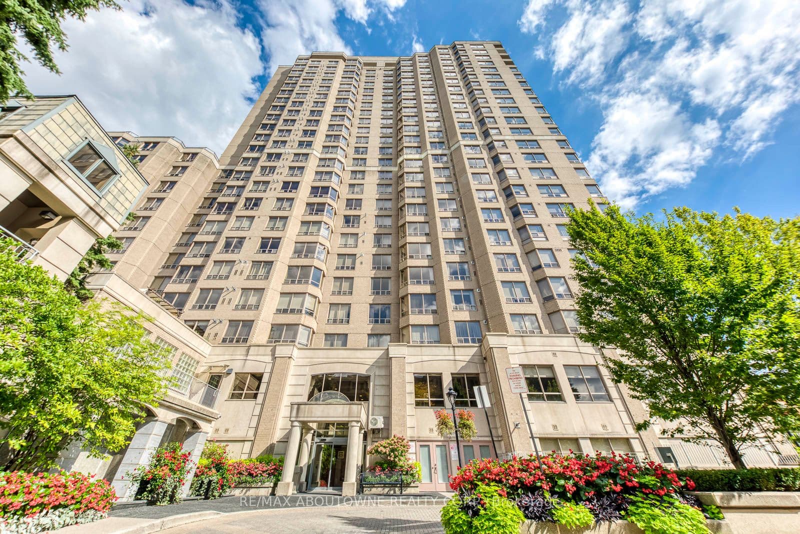 5418 Yonge Street 1805, Toronto, ON M2N 6X4