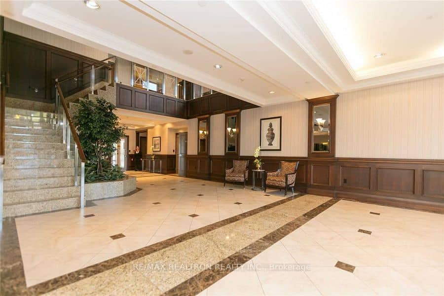 7 North Park Road 501, Vaughan, ON L4J 0C9