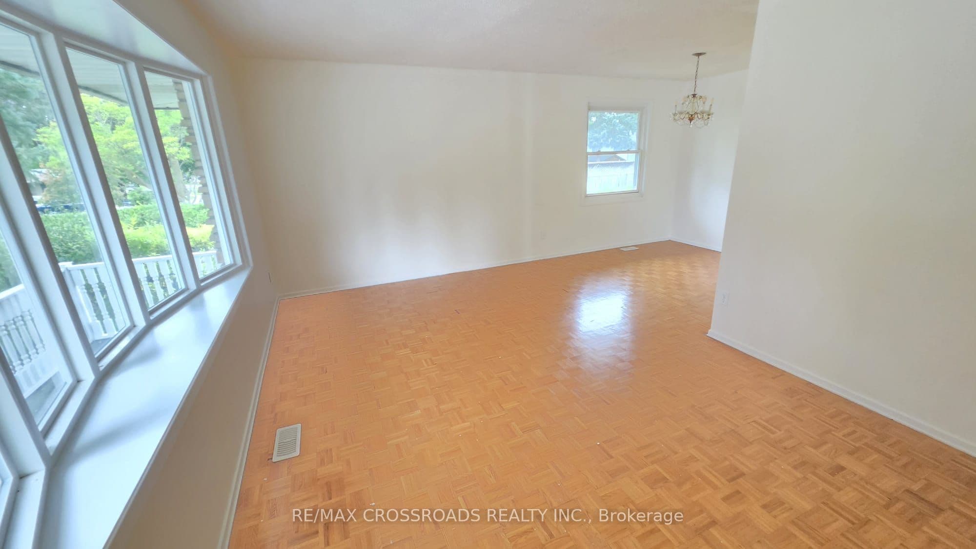 106 Kimberly Crescent, Kitchener, ON N2E 1C9