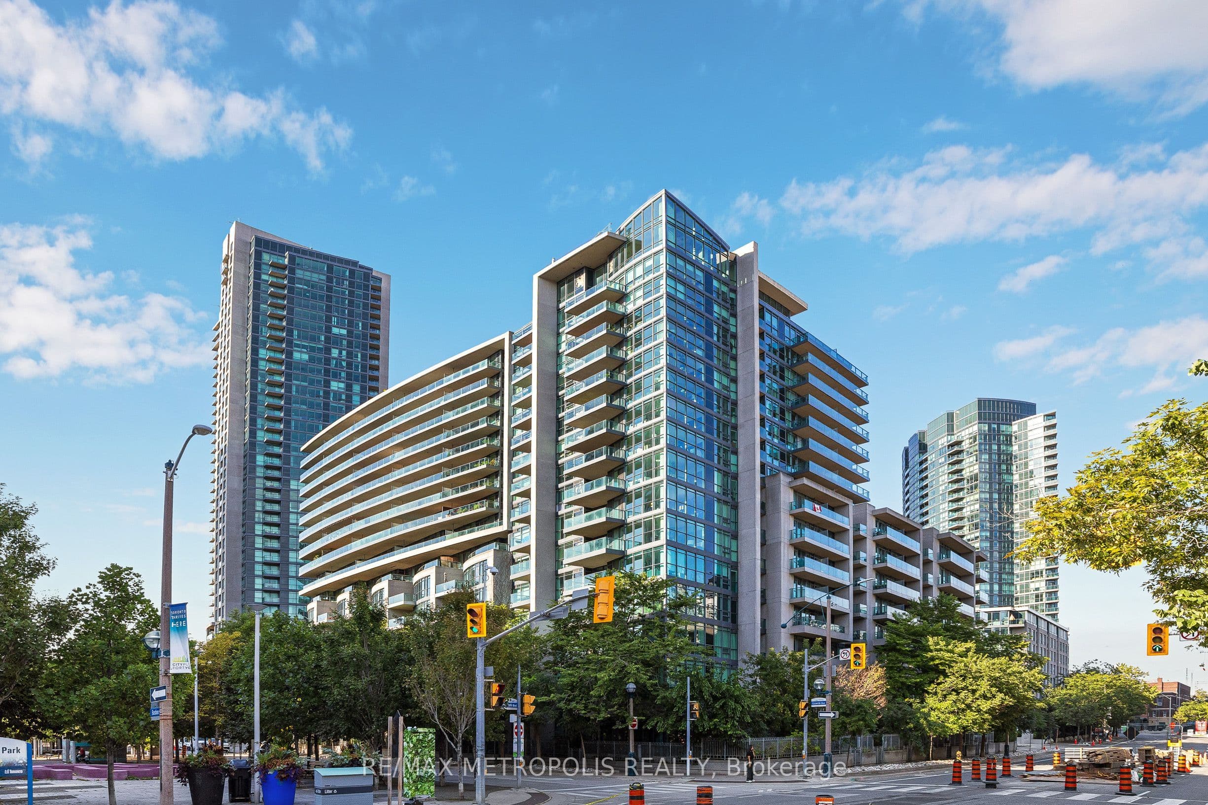 209 Fort York Boulevard 678, Toronto, ON M5V 4A1