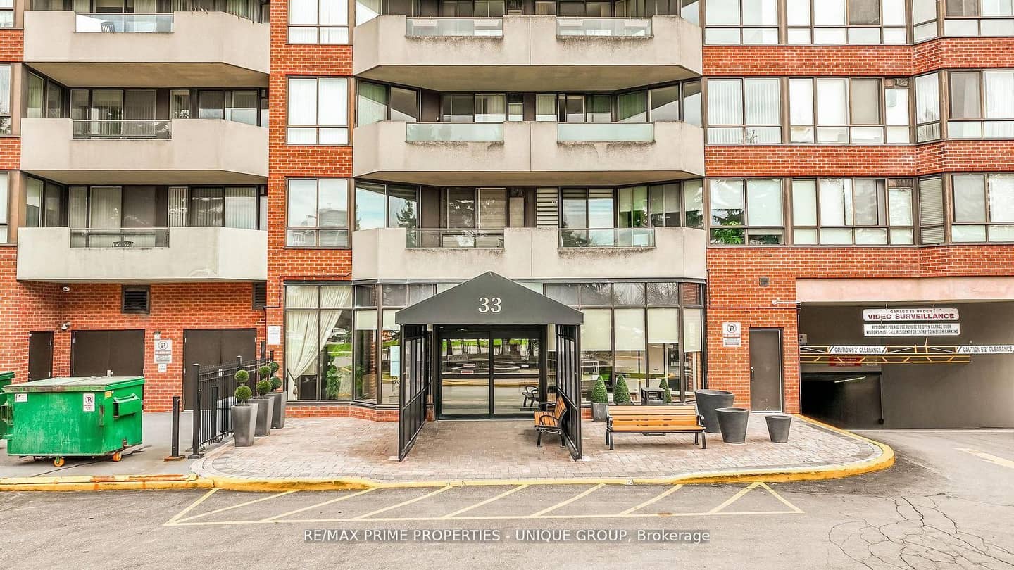 33 Weldrick Road E 209, Richmond Hill, ON L4C 8W4