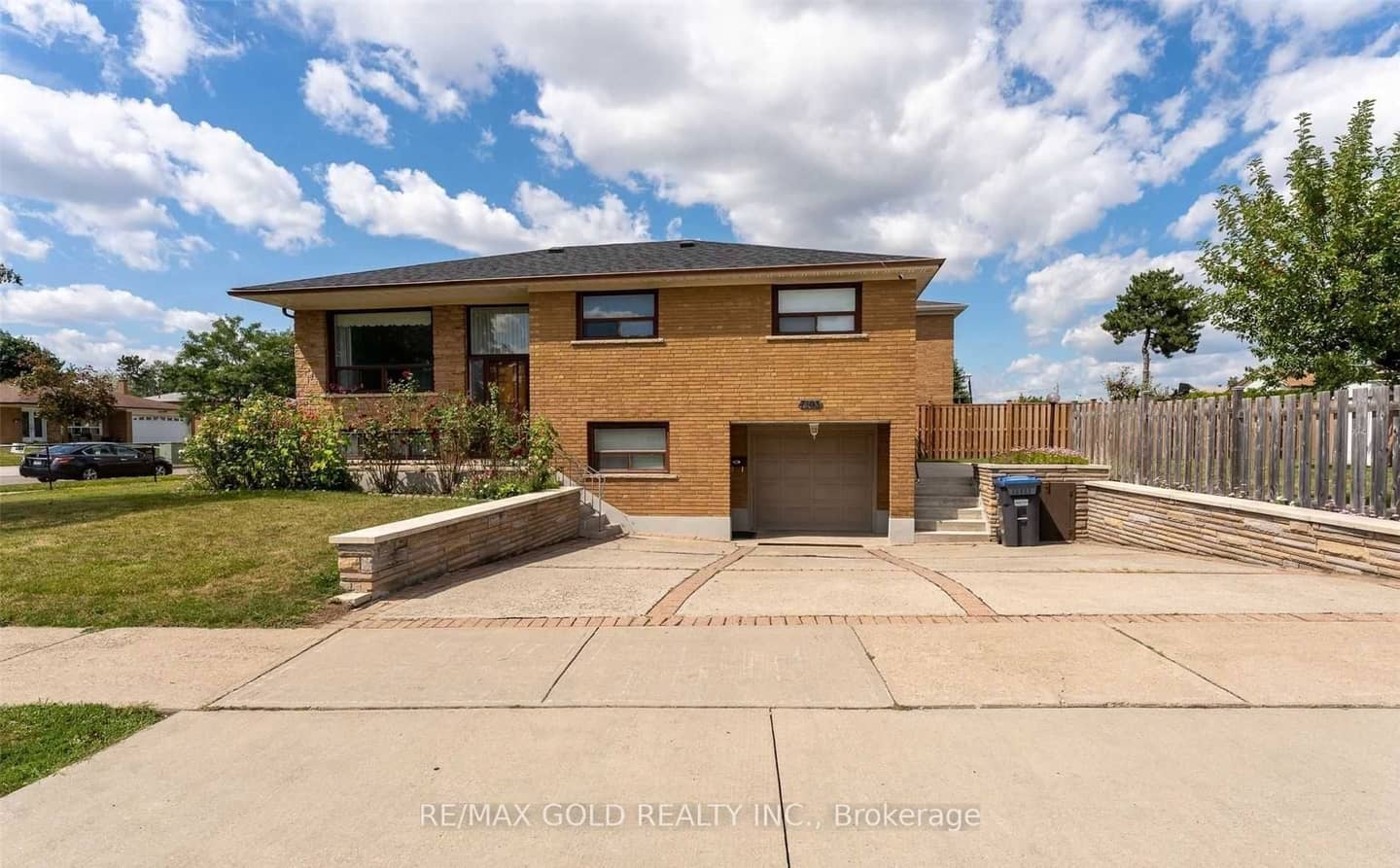 7305 Redstone Road, Mississauga, ON L4T 2B1