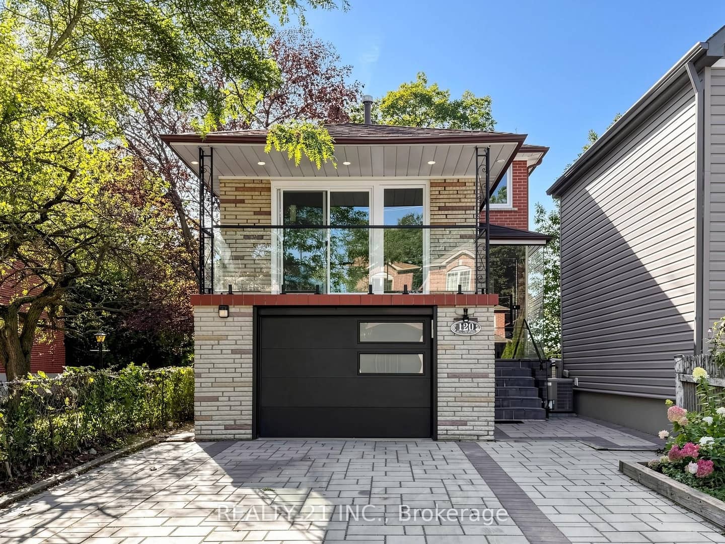 120 Queensbury Avenue, Toronto, ON M1N 2X7