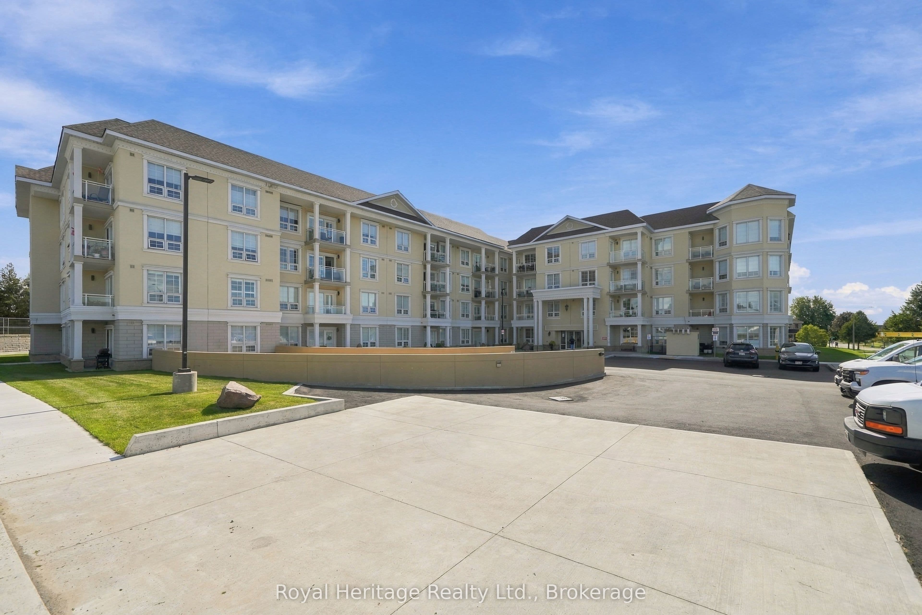 21 Brookhouse Drive 106, Clarington, ON L1B 0V4