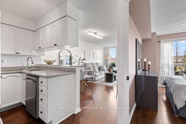 1150 Parkwest Place 207, Mississauga, ON L5E 3K4