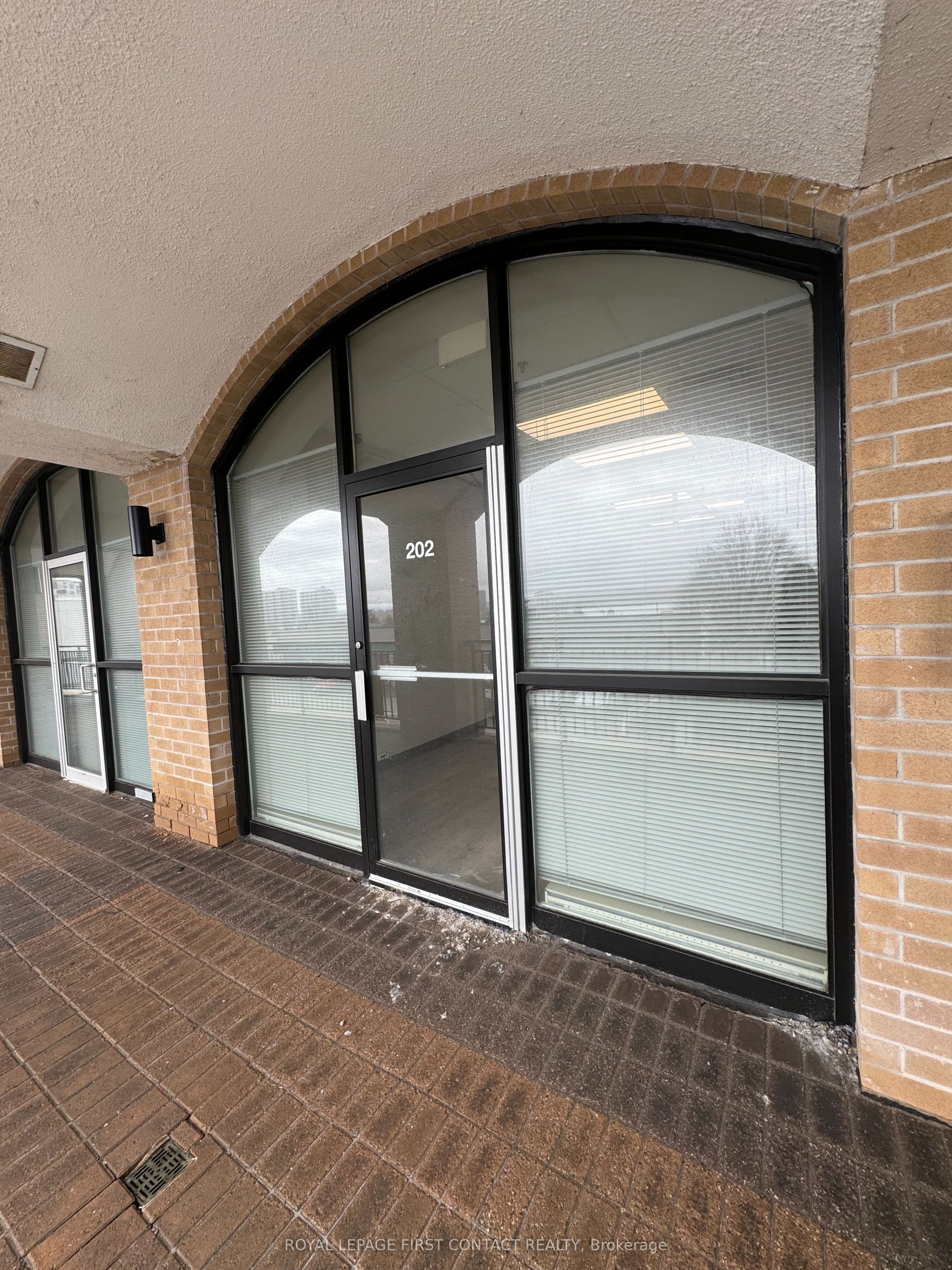 140 Dunlop Street E 202, Barrie, ON L4M 6H1