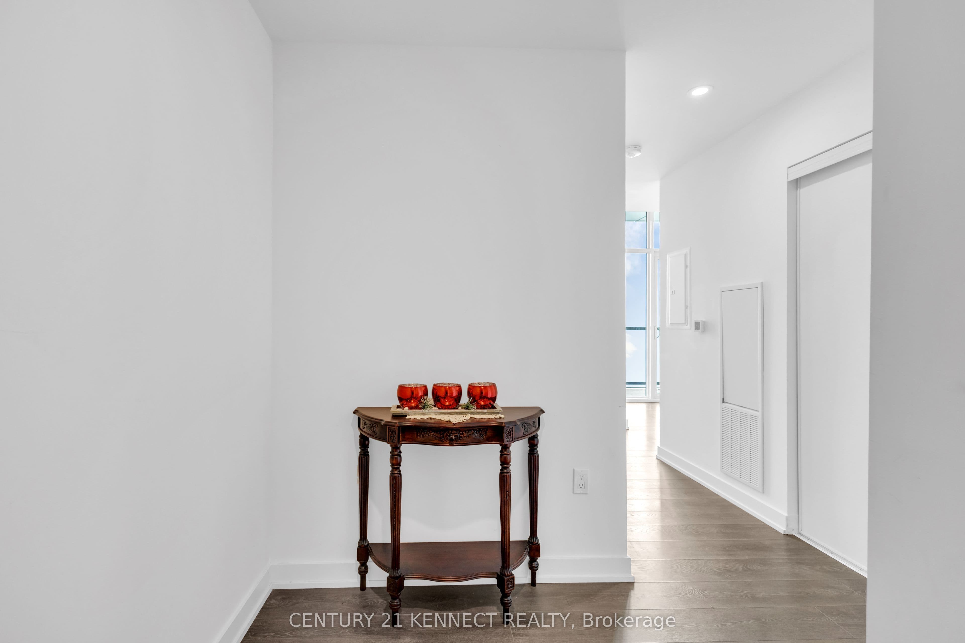 370 Martha Street 2004, Burlington, ON L7R 0G9